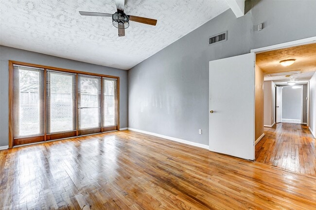 Photo - 5519 Burlinghall Dr