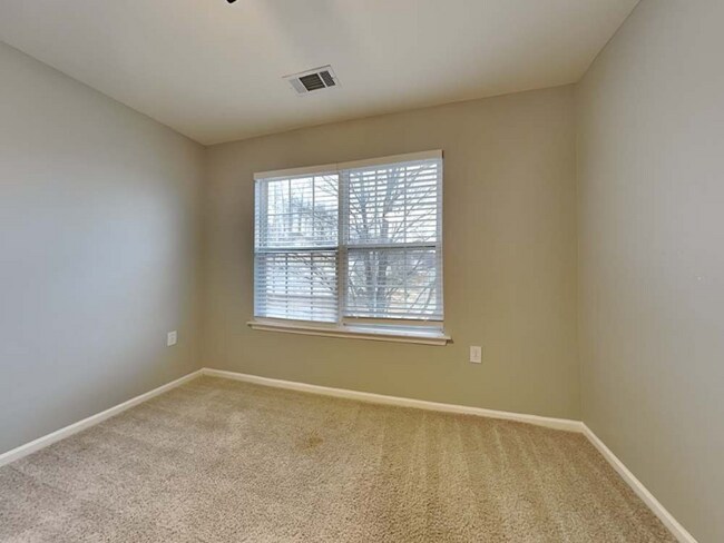 Photo - 341 Hunslet Cir