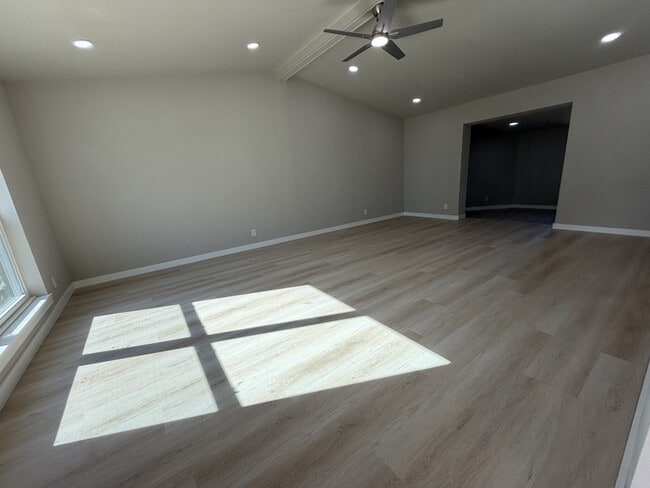 Photo - 404 Lowell Ln