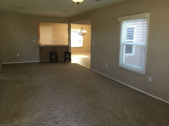 Building Photo - 5430 N Madera Ave Rental