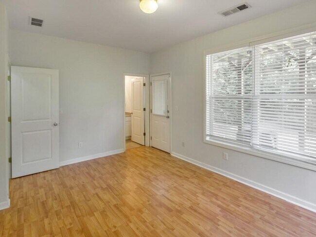 3214 Greenwood Oak Dr