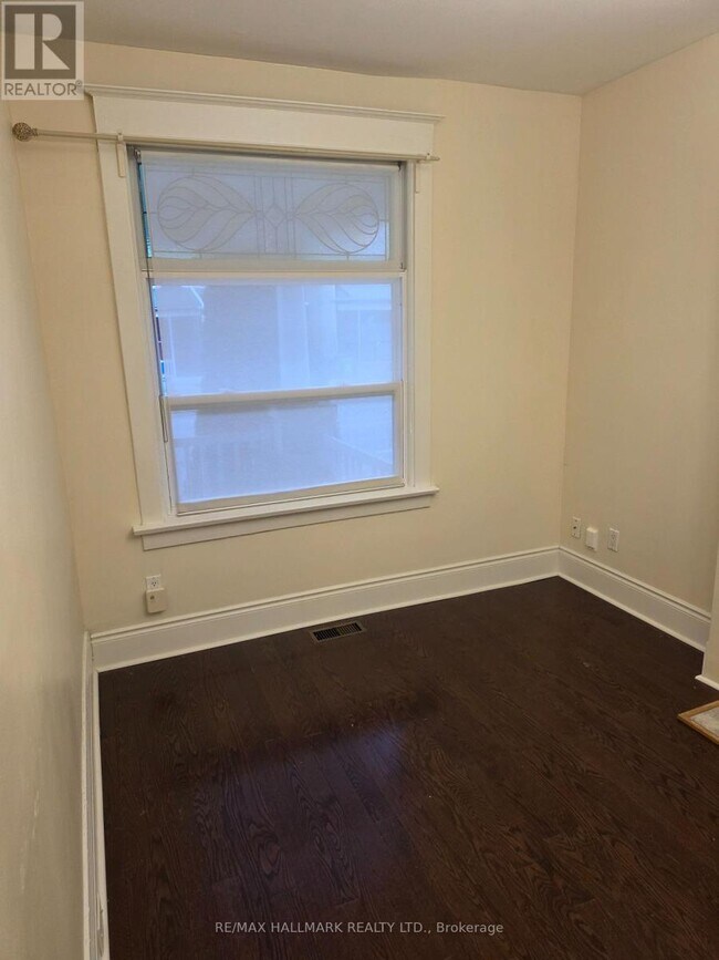 Photo - 797 Ossington Ave