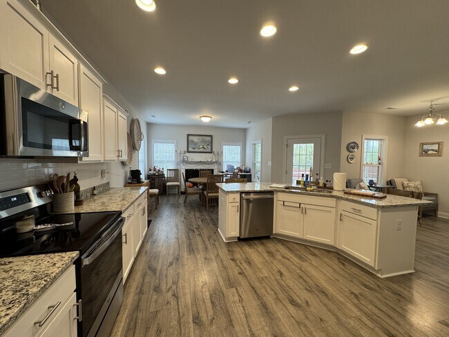 Photo - 434 Nantucket Trl