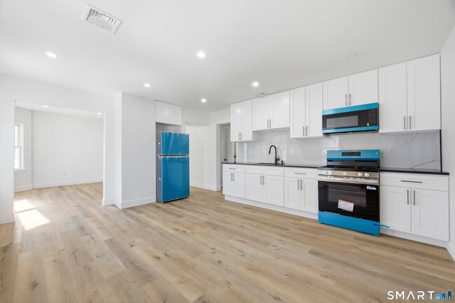 Building Photo - 145 Crystal Ave Unit 3