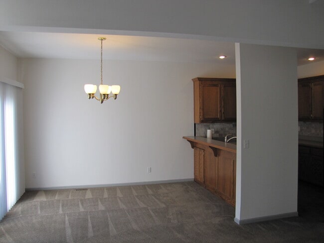 dining room - 4623 Genessee St