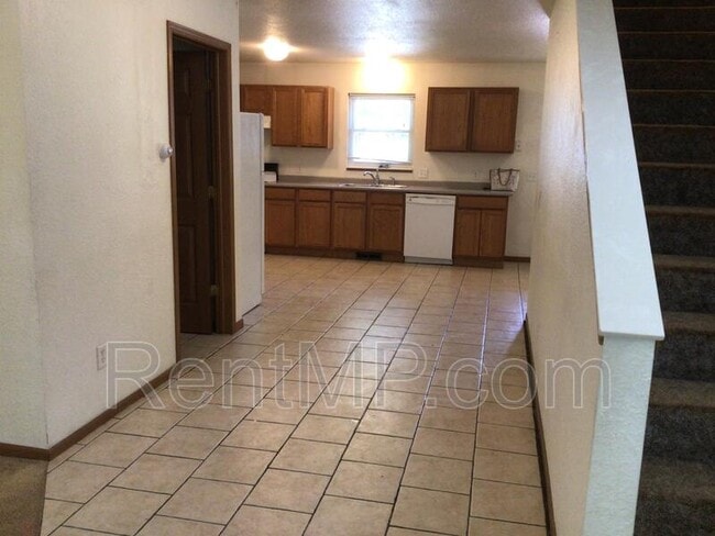 Photo - 811 S Main St