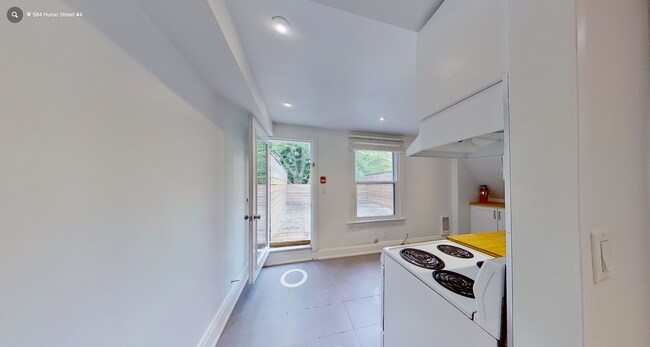 Photo - 584 Huron St Unité 4