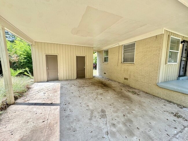 Photo - 4179 Leweir St