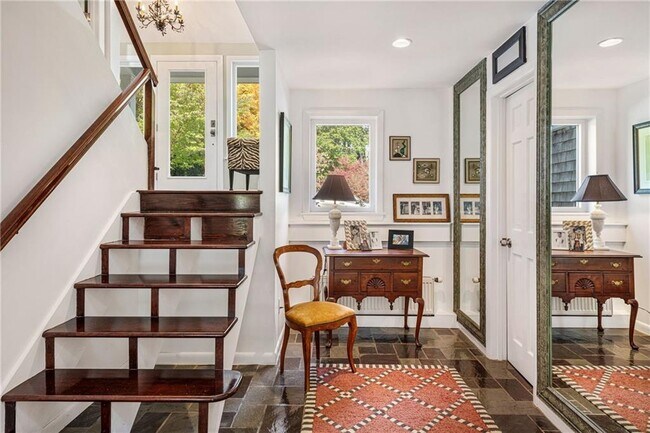 Photo - 140 Connection St