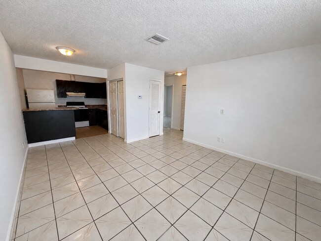 Photo - 530 NW 35th St Unidad 4