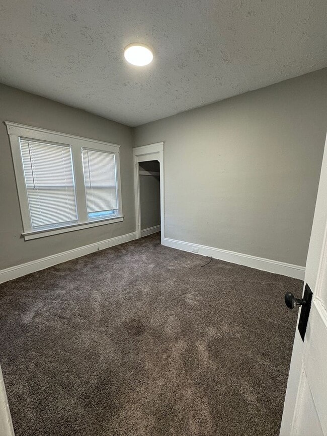 Photo - 1462 E 175th St Unidad DOWN