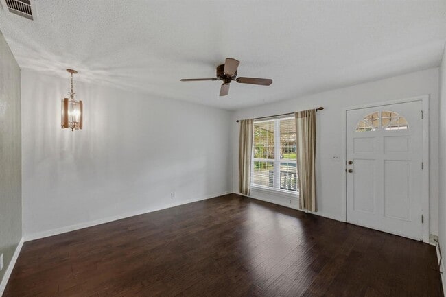 Photo - 5704 Cedardale Dr
