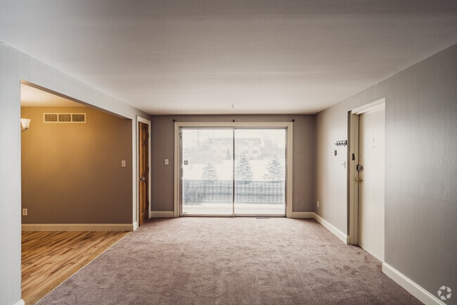2BR, 2BA - 1200SF - Living Room