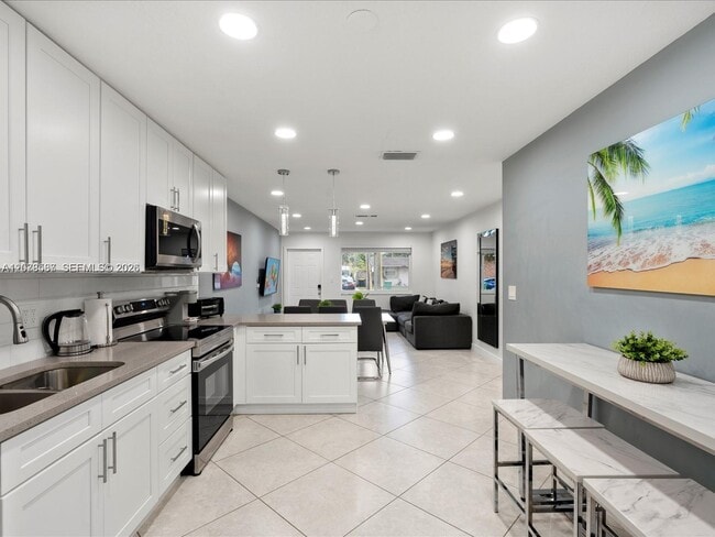 Building Photo - 5063 SW 27th Ave Unit 5063
