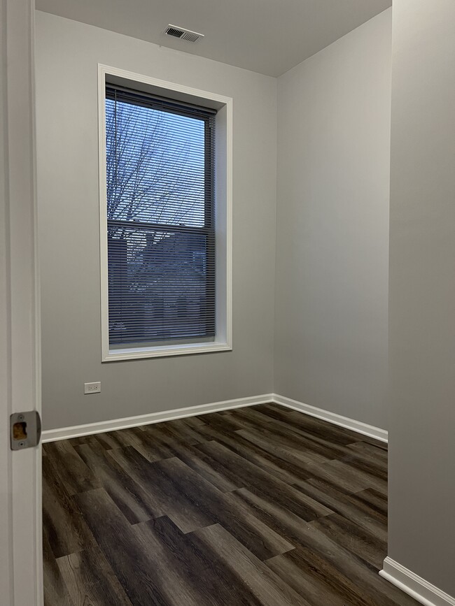 Photo - 240 W 24th St