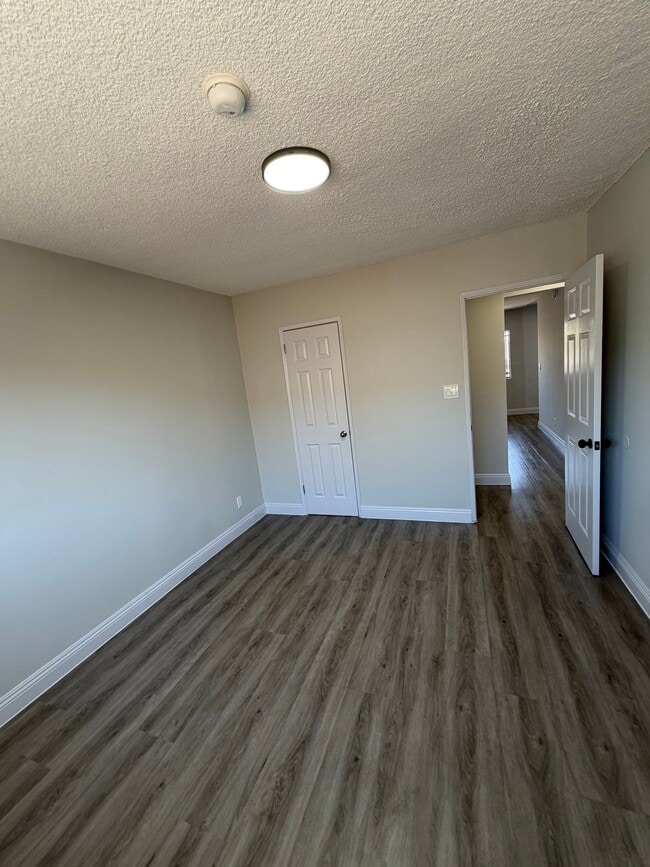 Photo - 609 W 94th St Unidad 8