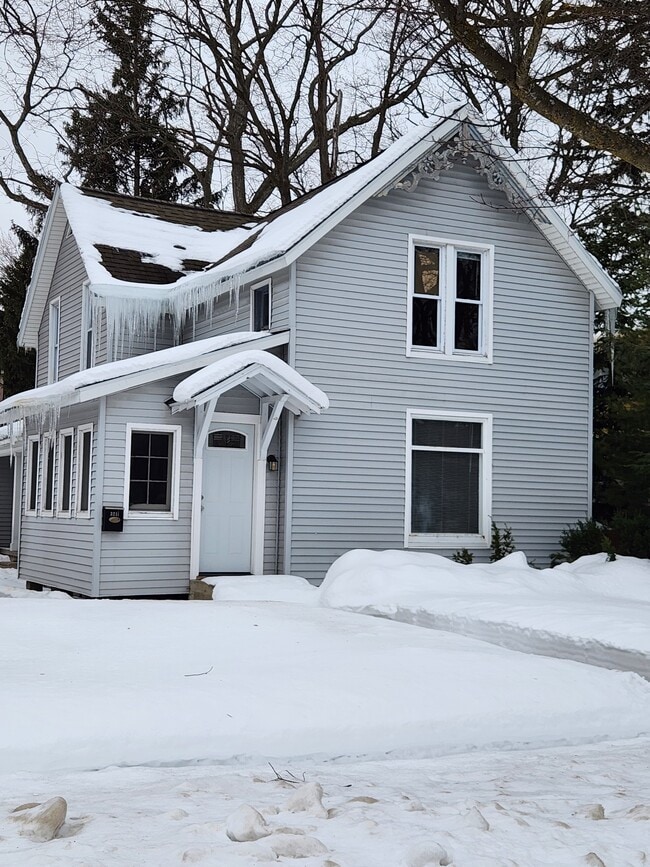 Photo - 321 W Eighth St Unit upper