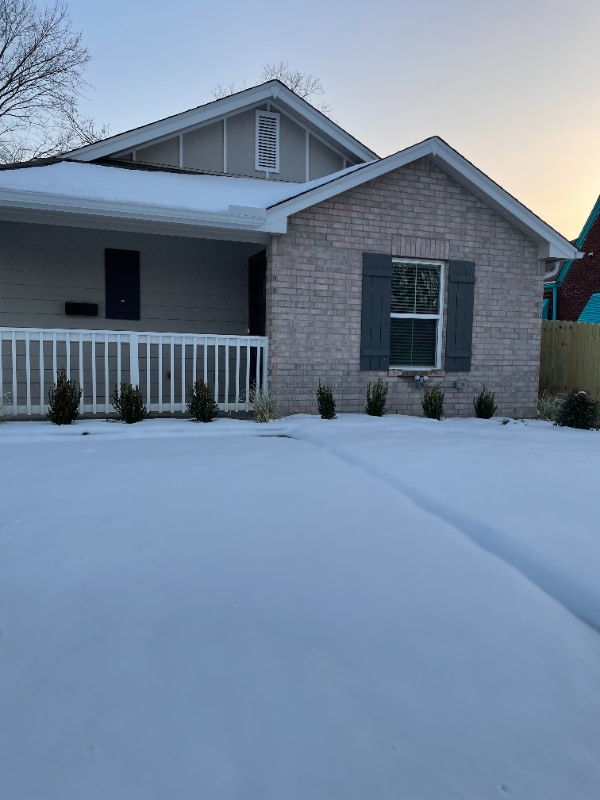 Building Photo - 238 E Young Pl