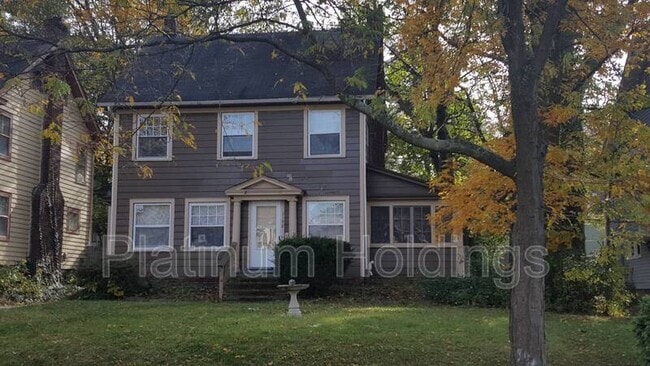 Building Photo - 3192 Sycamore Rd
