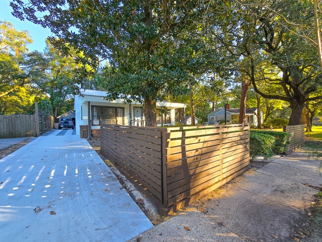 Photo - 567 Seminole St