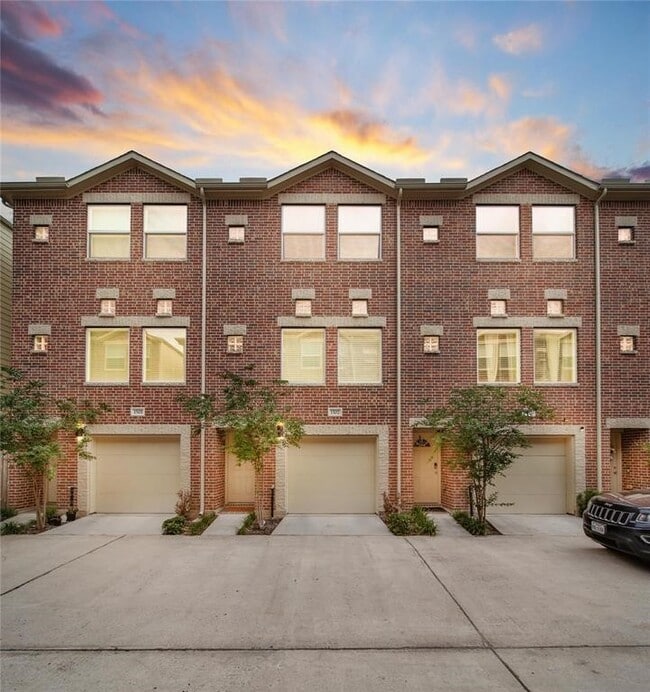 Photo - 8705 Bryam St