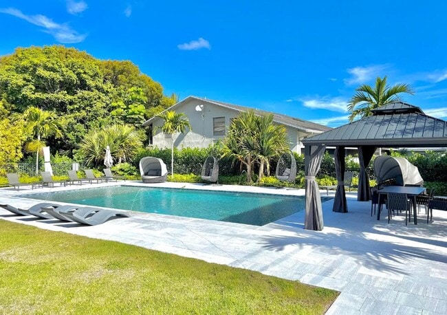 Building Photo - 663 Dover St