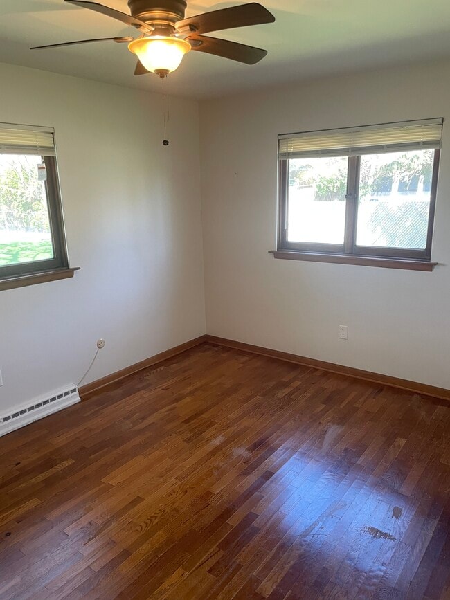 Photo - 4685 Mackinaw Rd