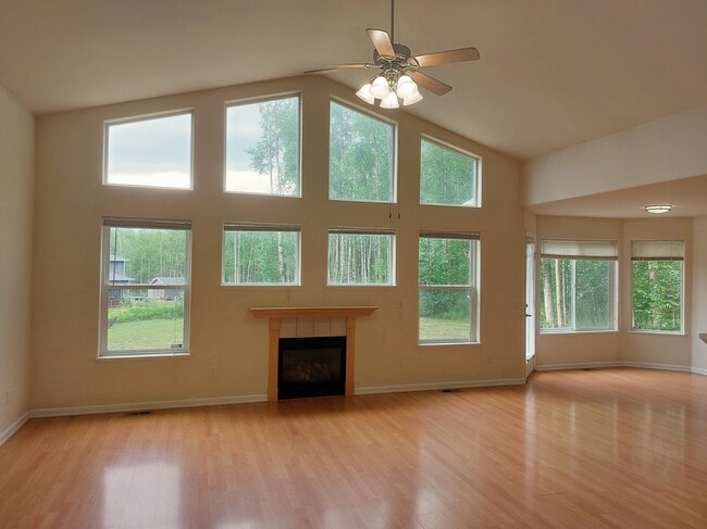 Sala de estar - 1120 W Bold Peak Cir