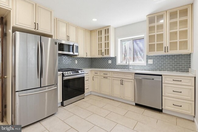 Photo - 9717 Hedin Dr