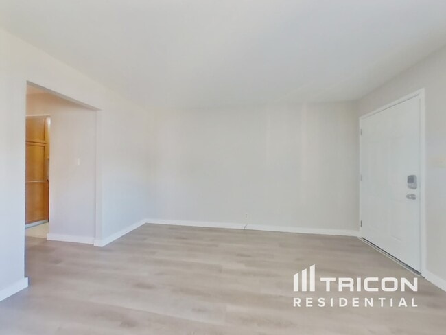 Photo - 372 Hopkins Dr