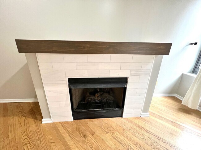 933 W Van Buren St