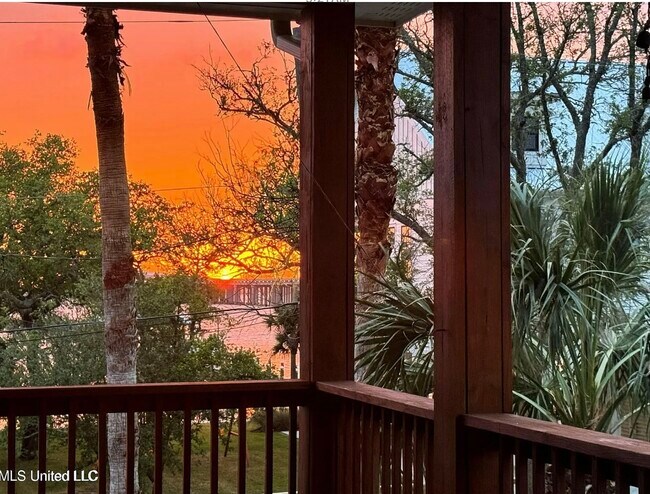 Photo - 218 Front St