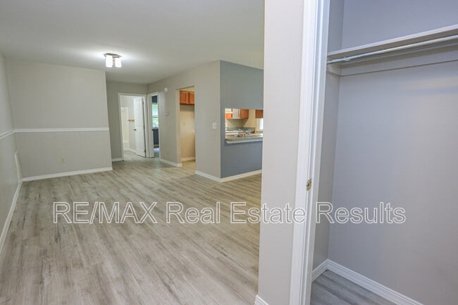 Photo - 205 White Oak Dr NE Unit C