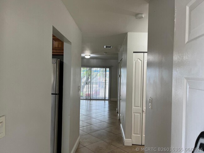 201 NW 177th St Unit B-206