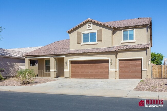 Beautiful Large Home Available Now! - Beautiful Large Home Available Now!
