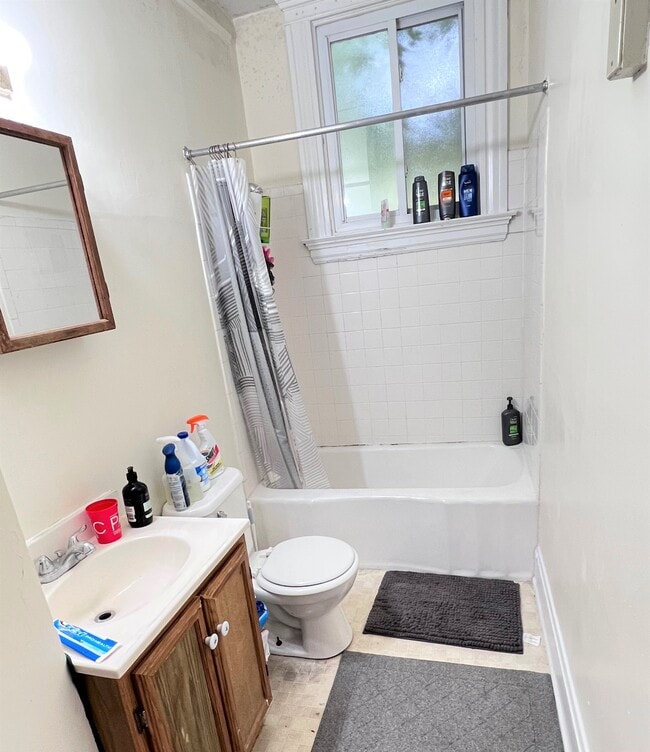 Photo - 2374 Victor St