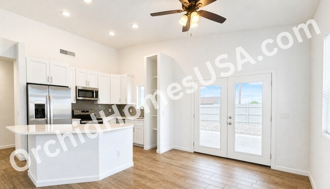 Photo - 1112 E 4th St