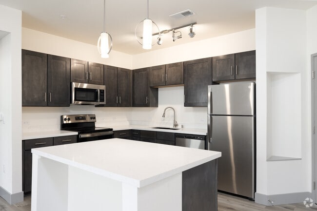 2BR, 2BA - 1099SF