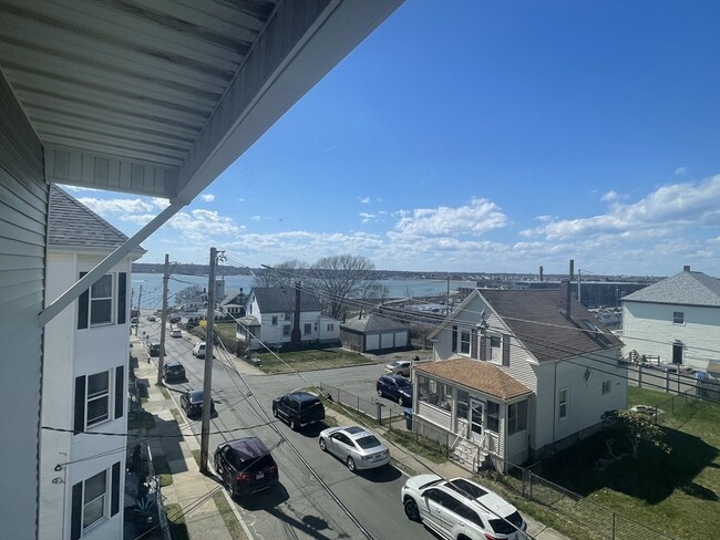 48 Woodlawn St Unit 2
