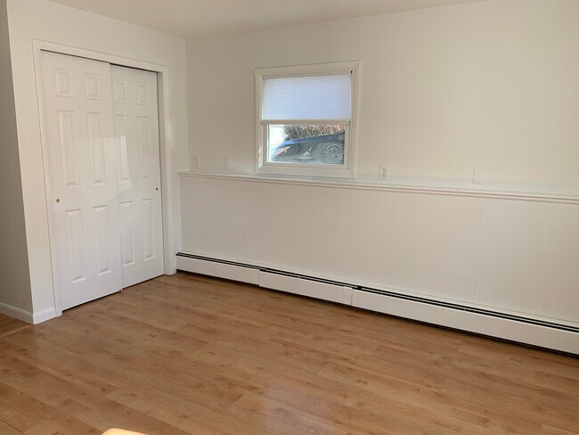 Newly renovated - 82 Silver Lake Scotchtown Rd Unidad Downstairs
