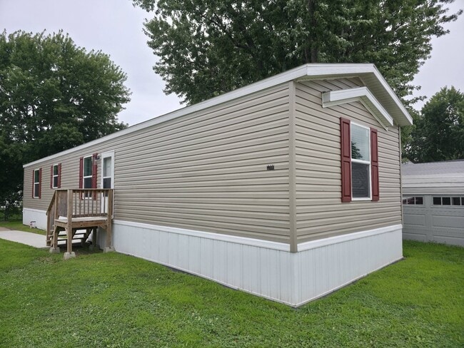 Photo - 1300 W Commodore Blvd