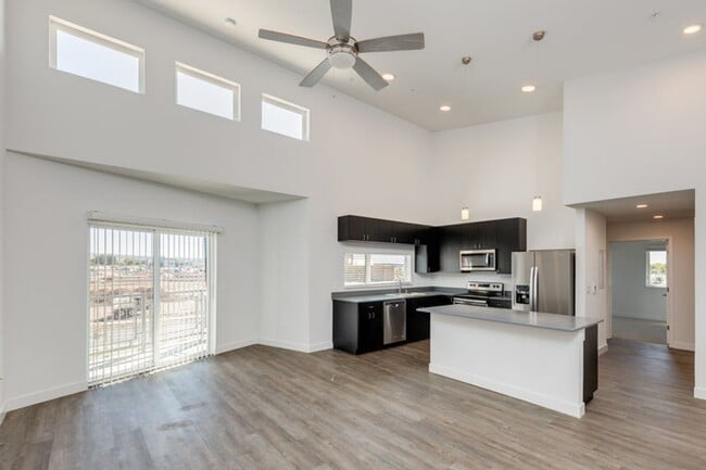 Building Photo - 1878 Notre Dame Blvd Unit 3
