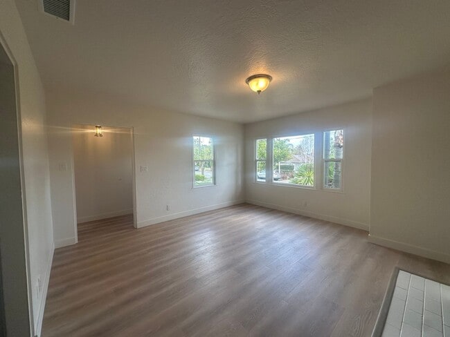 Photo - 413-413-413-412 Montgomery St Unidad 413 1/2 Montgomery