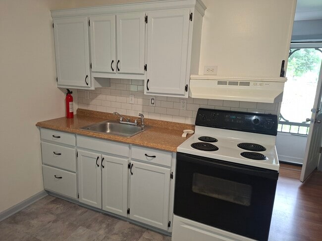 Photo - 11 N Wade Ave