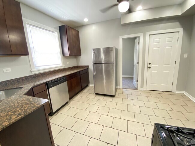 Photo - 2838 N Drake Ave Unidad 1.