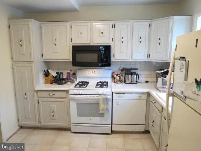 Building Photo - 5358 Pooks Hill Rd Rental