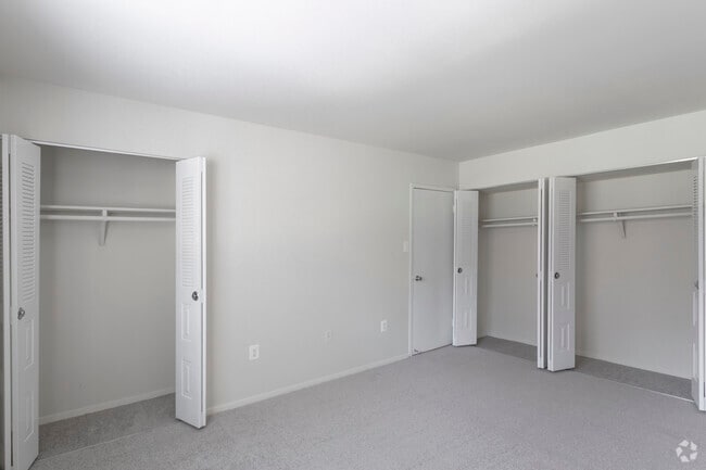 2 BR, 1 BA - 940 SF - Village Square West Apartments