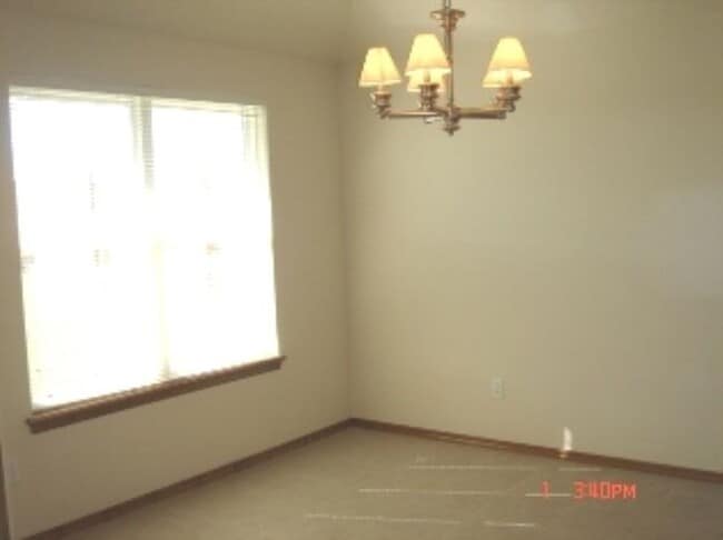 Photo - 3 bds/2 ba - Moore Schools