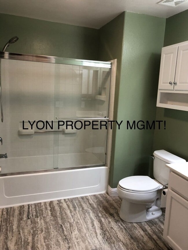 Building Photo - Fabulous condo located in the highly sough...