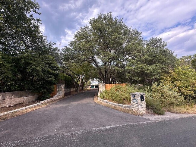 Building Photo - 1302 Ridgecrest Dr Rental